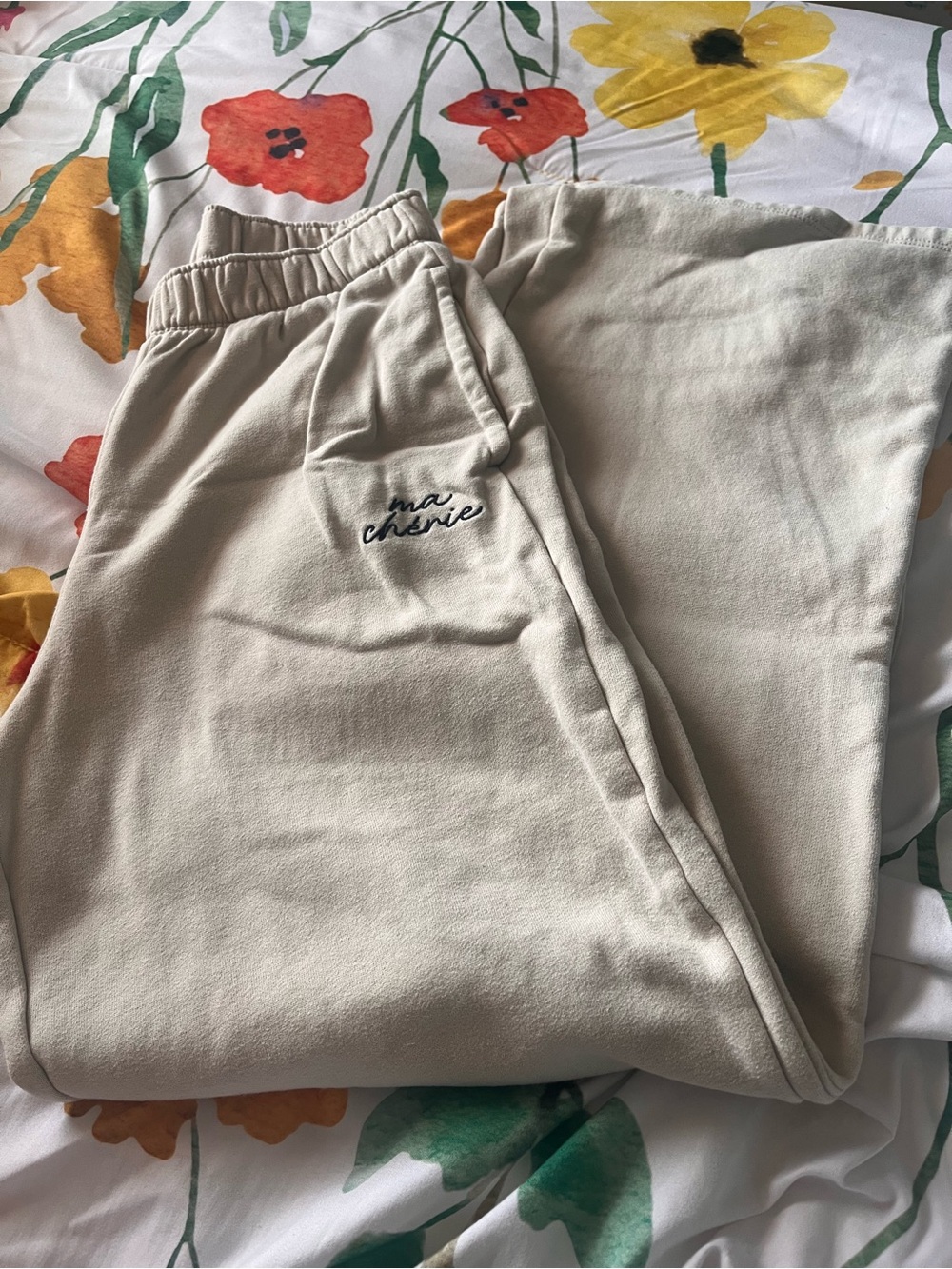 Hollister Cream Fleece-Lined Sweatpants
